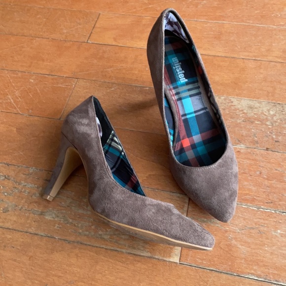 Brown “suede” look heels size 7.5. Brand is Unlisted a Kenneth Cole Production. - Picture 3 of 4